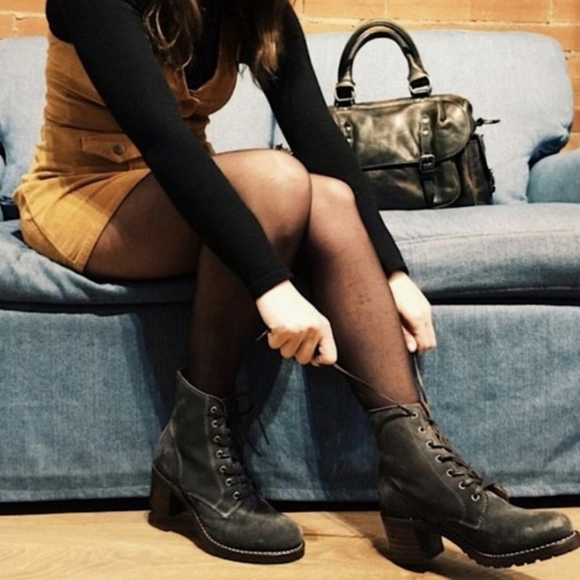 Frye Sabrina 6.5 Black Leather Retro Lace Up Classic Combat Moto Ankle Boots - Picture 2 of 14